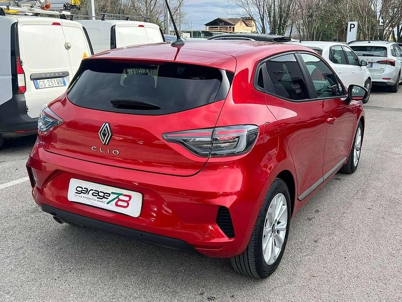 Usata Renault Clio V Evolution 101 CV (74 kW) 2024 Rosso metallizzato Berlina