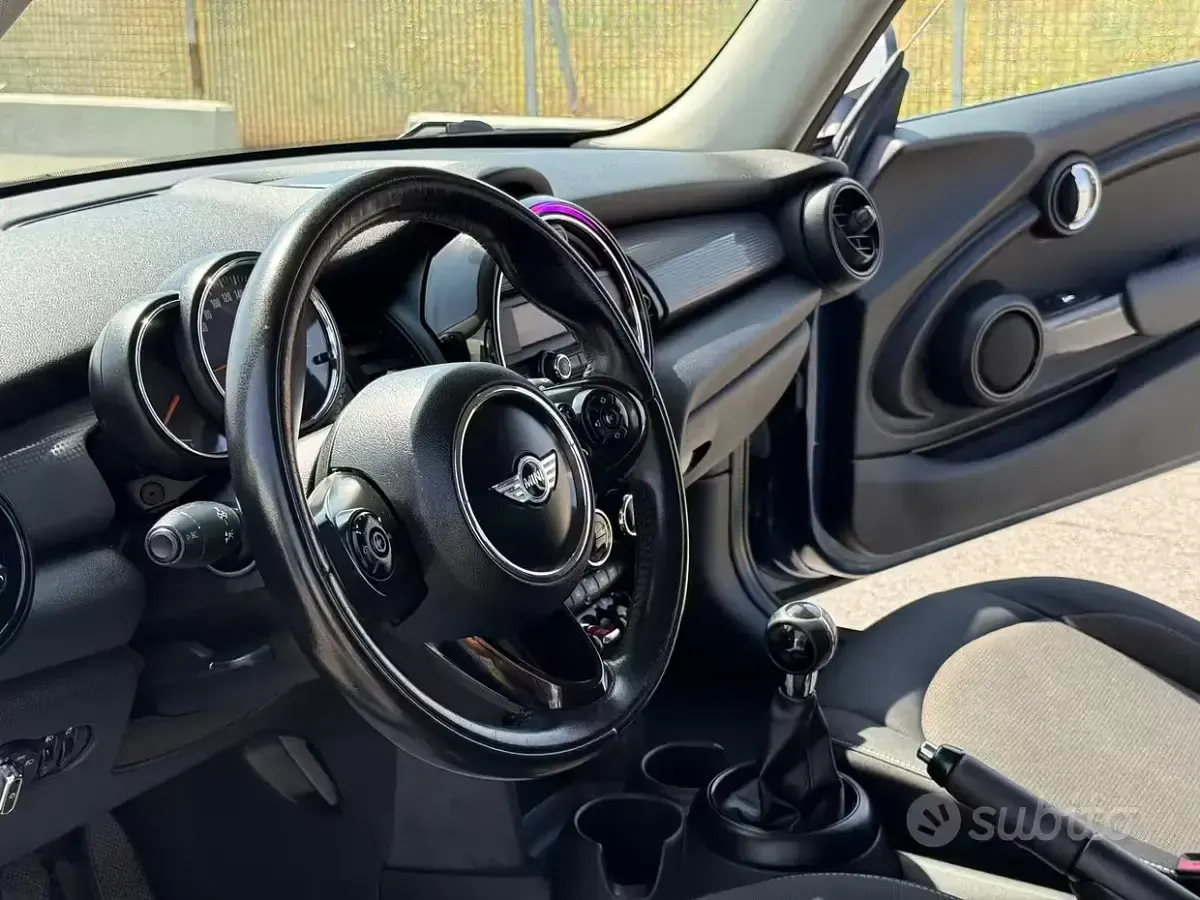 Usata Mini Cooper D 116 CV (85 kW) 2015 Blu Utilitaria