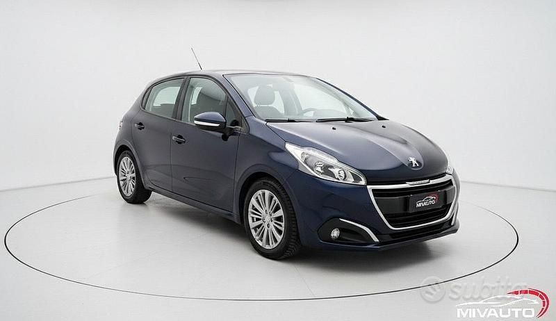 Usata Peugeot 208 Active 101 CV (74 kW) 2019 Blu Utilitaria