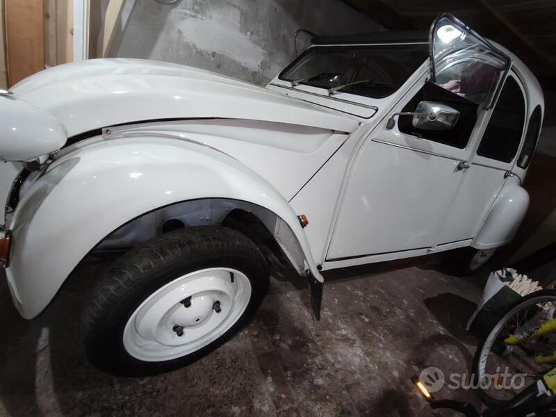 Usata 1983 Citroën 2CV Tre volumi | 6500 € - Immagine 1/4