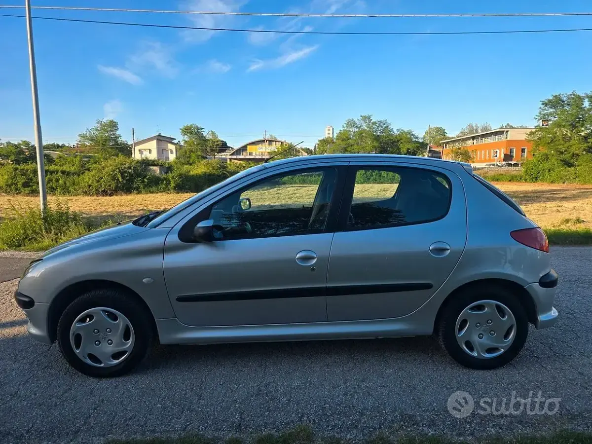 Usata Peugeot 206 75 CV (55 kW) 2003 Grigio Berlina