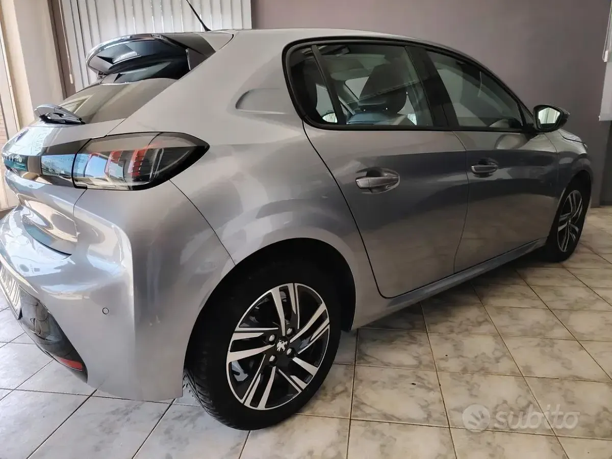 Usata Peugeot 208 Active 102 CV (75 kW) 2020 Grigio Utilitaria