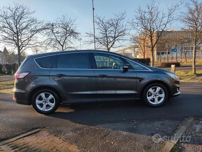 Usata Ford S-MAX Titanium 190 CV (139 kW) 2018 Grigio Monovolume