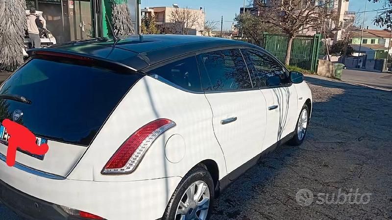 Usata Lancia Delta 120 CV (88 kW) 2010 Bianco Utilitaria