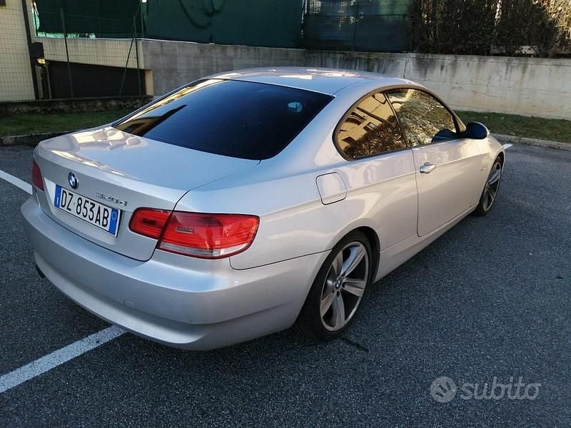 Usata BMW 320 M Sport 177 CV (130 kW) 2009 Grigio Coupé