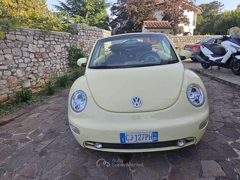Usata VW New Beetle Cabriolet 75 CV (55 kW) 2003 Giallo Cabrio