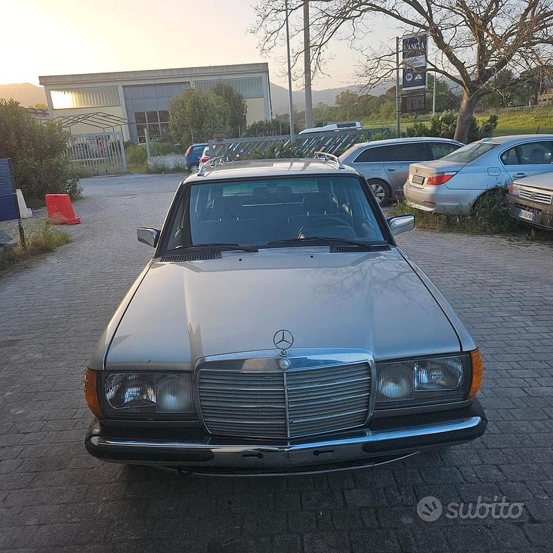 Usata Mercedes 300 88 CV (64 kW) 1985 Berlina