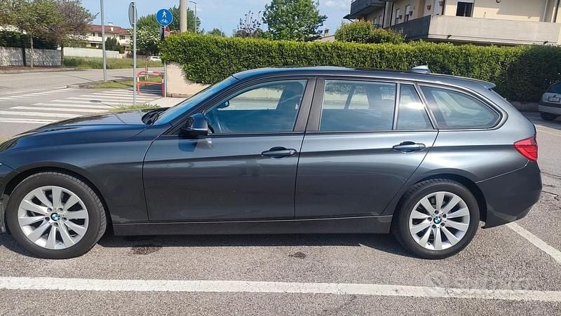 Usata BMW 318 Efficient Dynamics 150 CV (110 kW) 2015 Grigio Station wagon