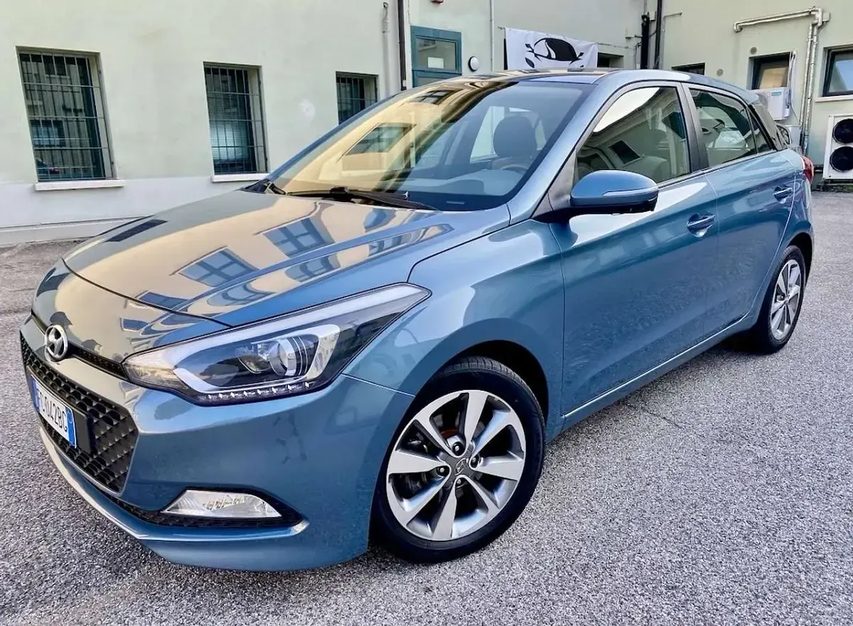 Usata Hyundai i20 GO! 75 CV (55 kW) 2016 Blu/azzurro Berlina