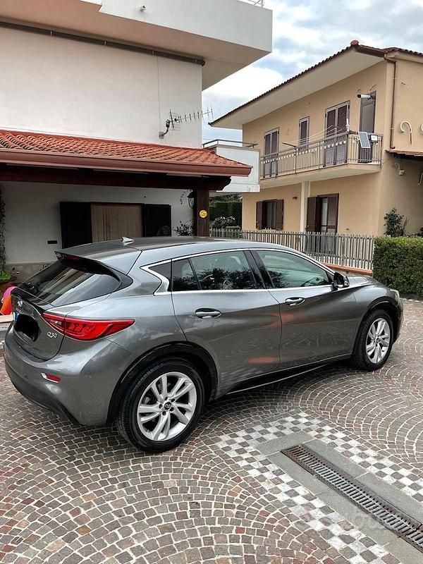 Usata Infiniti Q30 110 CV (80 kW) 2016 Grigio Berlina