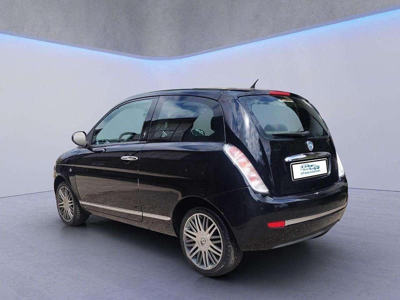 Usata Lancia Ypsilon 60 CV (44 kW) 2010 Nero Utilitaria