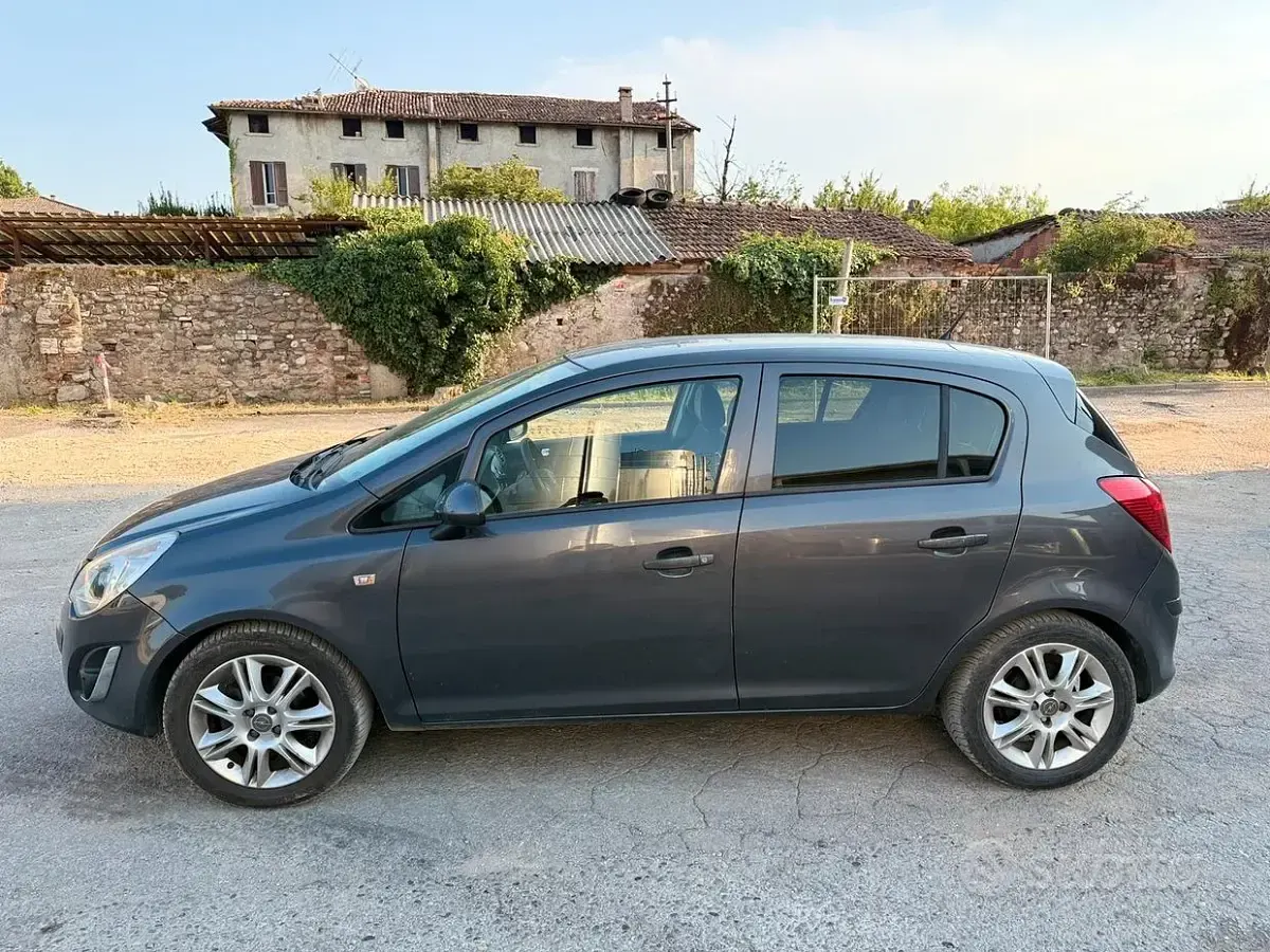 Usata Opel Corsa 86 CV (63 kW) 2012 Nero Utilitaria