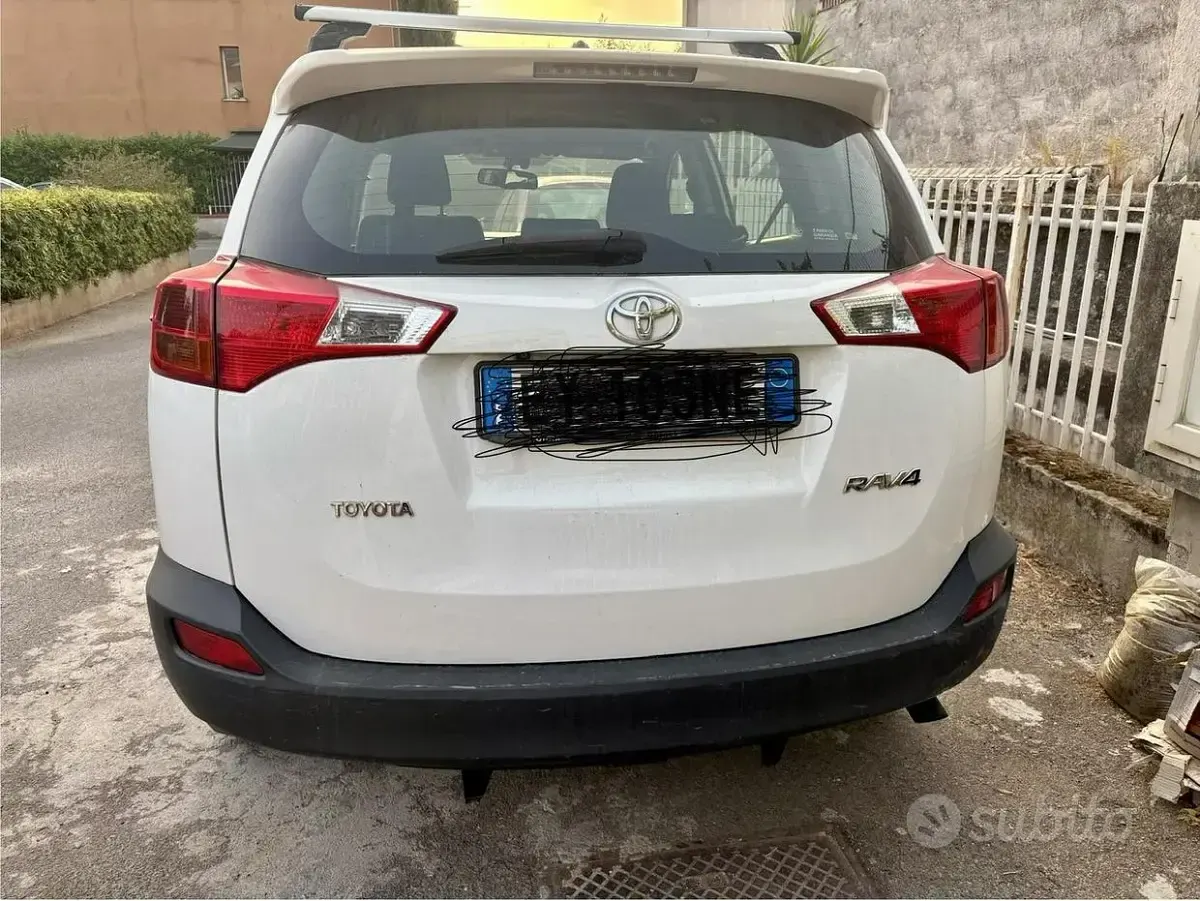 Usata Toyota RAV4 2015 Bianco SUV