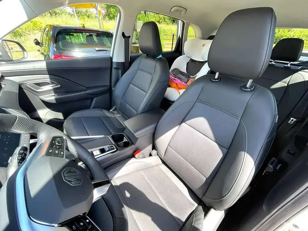 Usata MG ZS Luxury 197 CV (144 kW) 2025 Bianco SUV