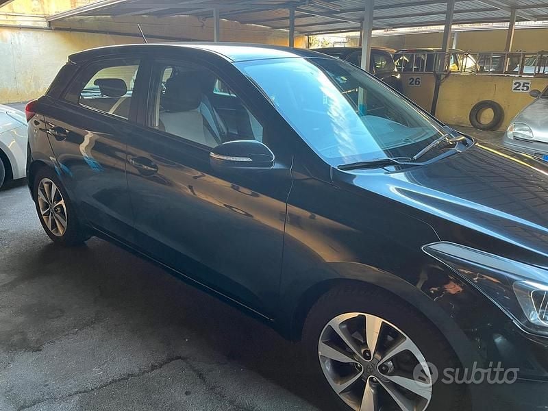 Usata Hyundai i20 85 CV (62 kW) 2015 Nero Berlina