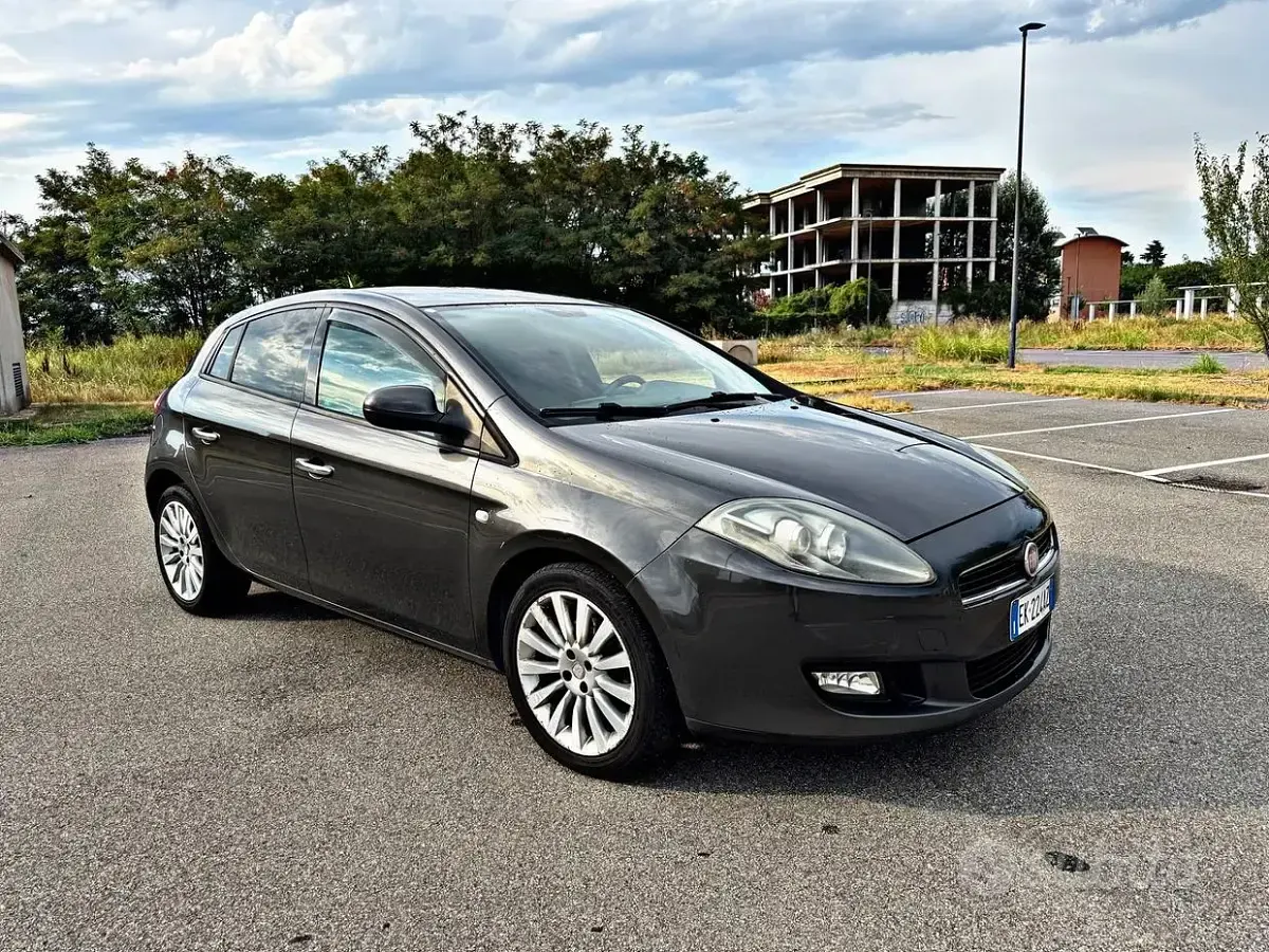 Usata Fiat Bravo 120 CV (88 kW) 2011 Grigio Utilitaria