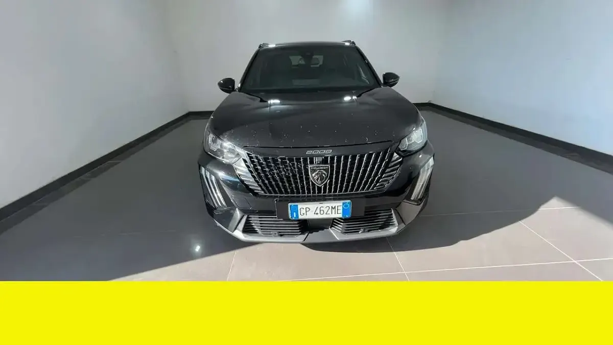 Usata Peugeot 2008 131 CV (96 kW) 2023 Other SUV