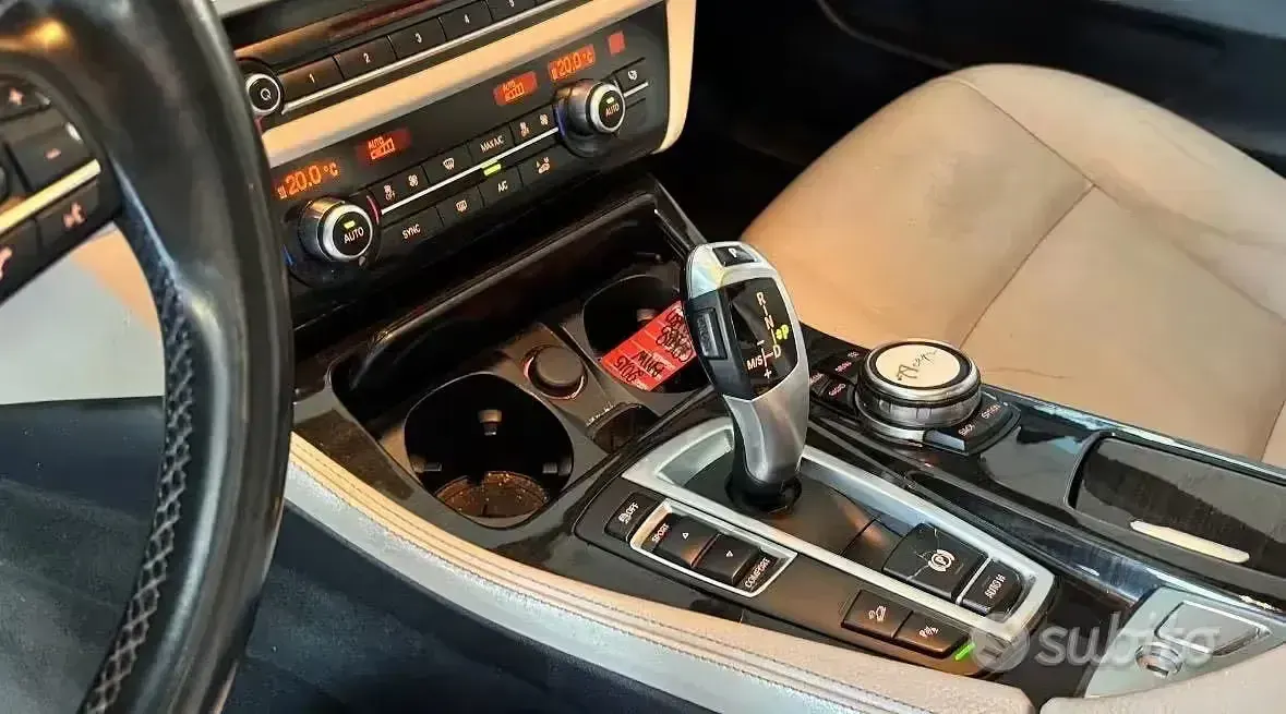 Usata BMW 520 Luxury Line 190 CV (139 kW) 2015 Marrone Station wagon