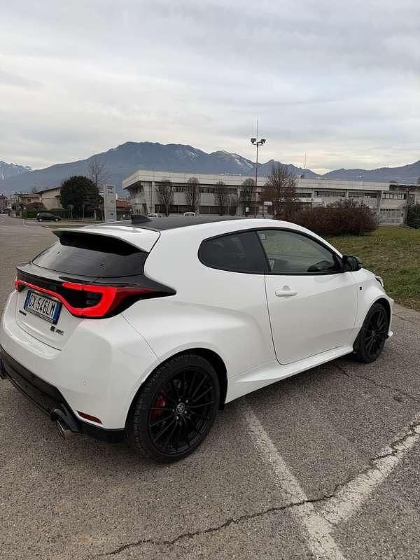Usata Toyota Yaris 280 CV (205 kW) 2024 Berlina