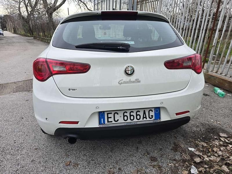 Usata Alfa Romeo Giulietta Distinctive 105 CV (77 kW) 2010 Bianco Berlina