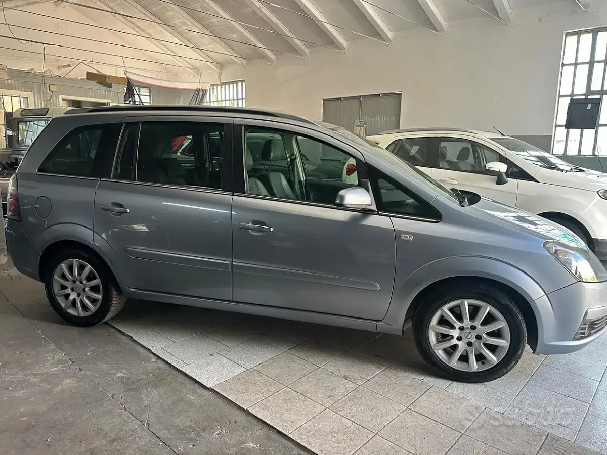Usata Opel Zafira Cosmo 150 CV (110 kW) 2006 Arancione Monovolume