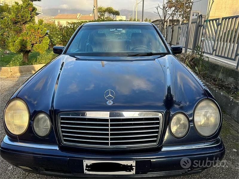 Blu Usata 1998 Mercedes E250 Avantgarde Tre volumi | 3600 € - Immagine 1/4