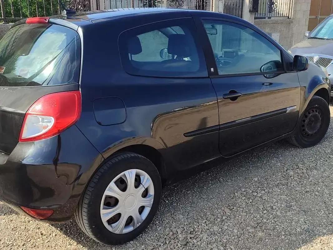 Usata Renault Clio III Dynamique 75 CV (55 kW) 2010 Nero Berlina