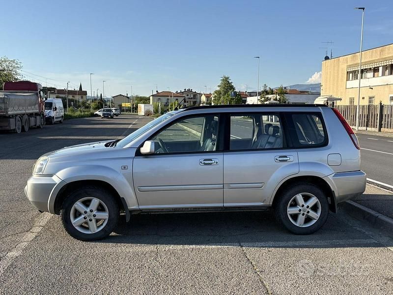 Usata Nissan X-Trail 136 CV (100 kW) 2004 Grigio SUV