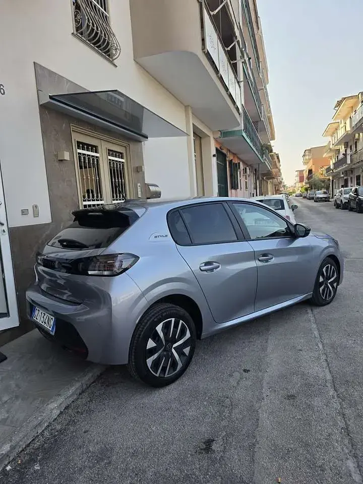 Usata Peugeot 208 Style 101 CV (74 kW) 2025 Other Utilitaria
