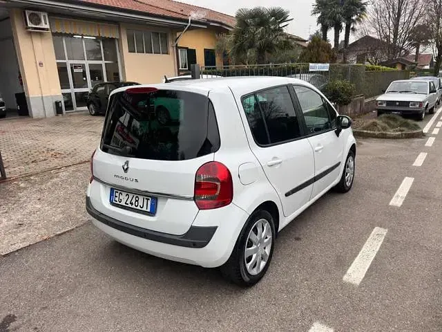 Käytetty Renault Modus 101 HP (74 kW) 2011 Valkoinen Tila-auto