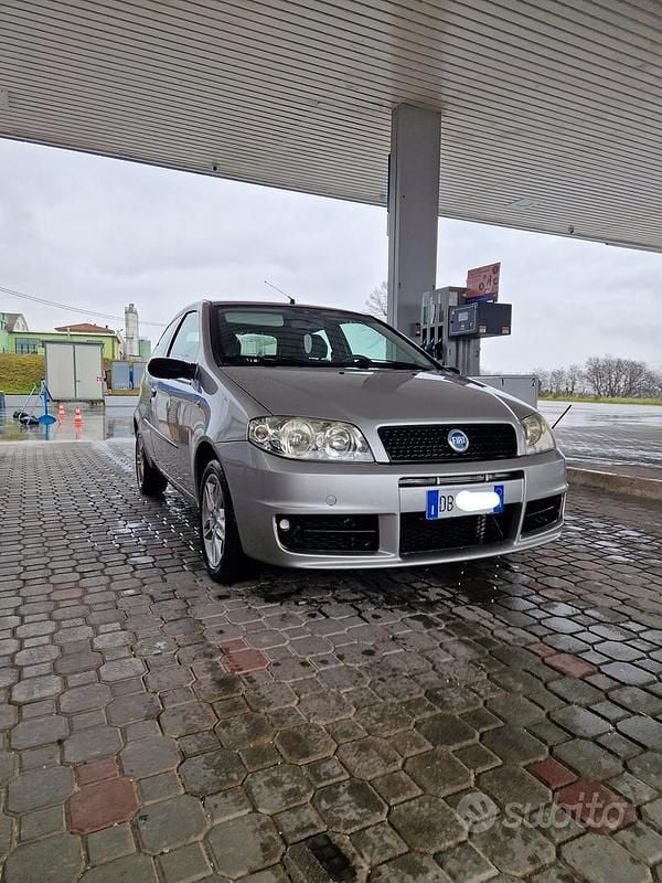 Usata 2006 Fiat Punto Tre volumi | 1000 € (Buon prezzo) - Immagine 1/4