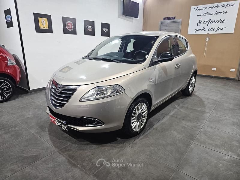 Usata Lancia Ypsilon Gold 95 CV (69 kW) 2015 Marrone Utilitaria