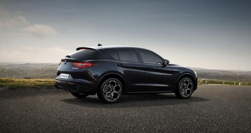 Usata Alfa Romeo Stelvio Veloce 209 CV (153 kW) 2024 Rosso pastello SUV