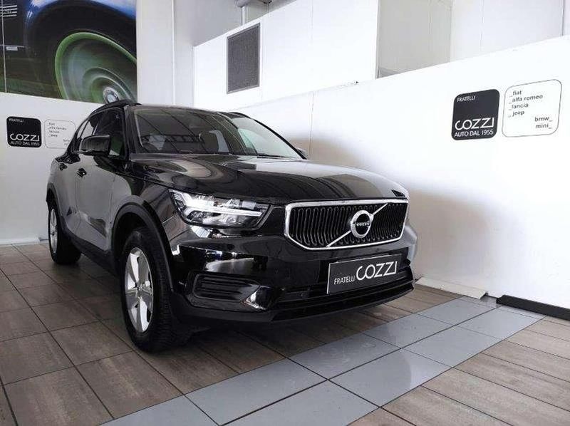 Usata Volvo XC40 Momentum 129 CV (94 kW) 2020 Nero SUV