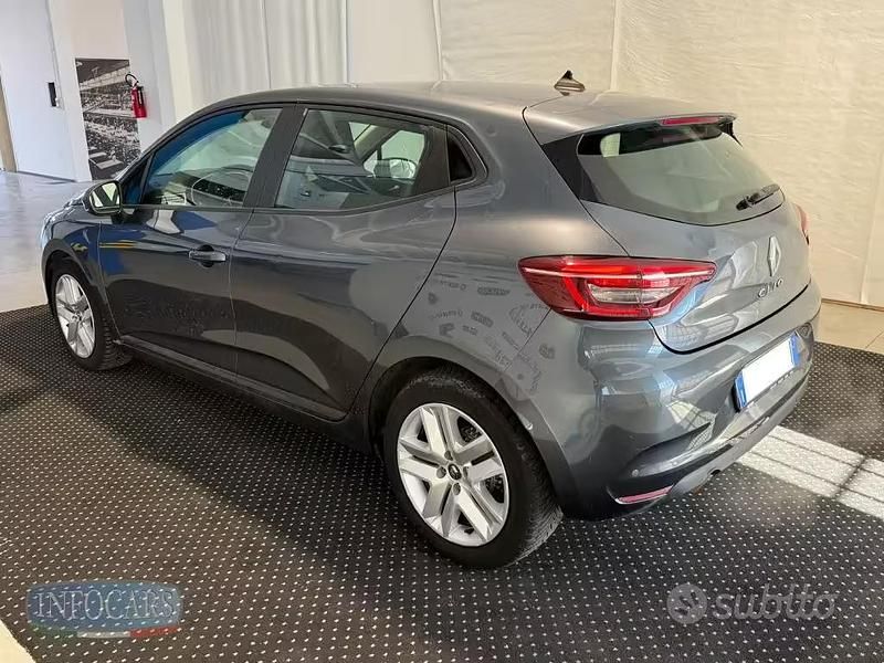 Usata Renault Clio V Business 90 CV (66 kW) 2021 Grigio metallizzato Berlina