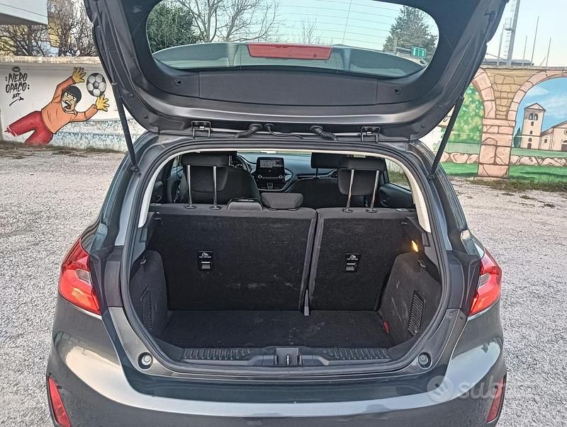 Usata Ford Fiesta 75 CV (55 kW) 2019 Grigio Utilitaria