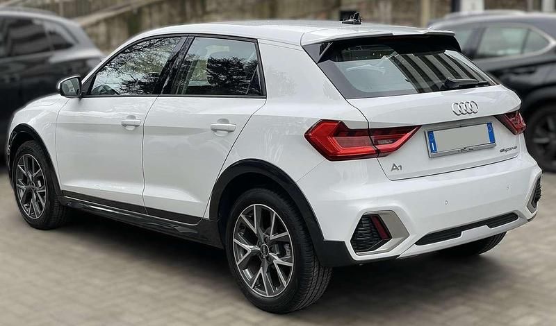 Usata Audi A1 Admired 110 CV (80 kW) 2021 Bianco ghiacciaio metallizzato SUV