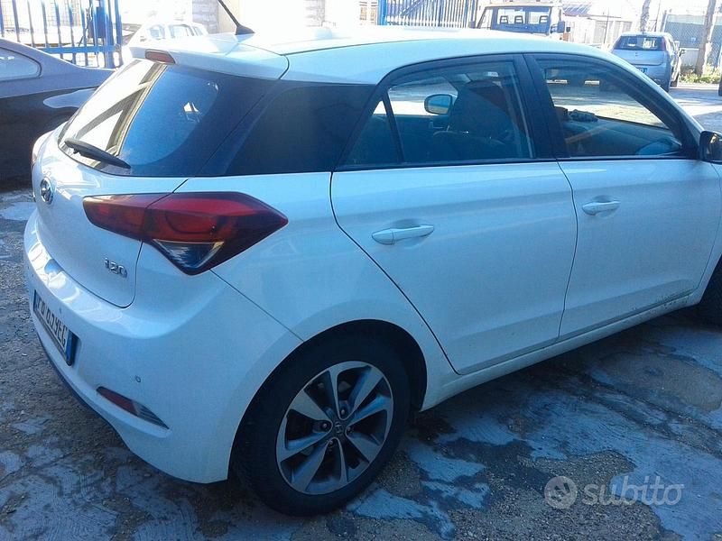 Usata Hyundai i20 Turbo 75 CV (55 kW) 2015 Berlina