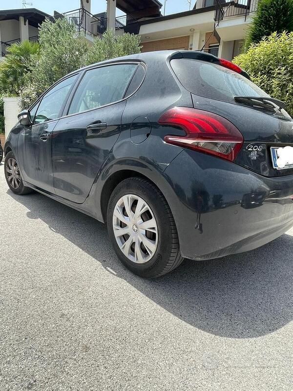 Usata Peugeot 208 Active 68 CV (50 kW) 2016 Blu Utilitaria