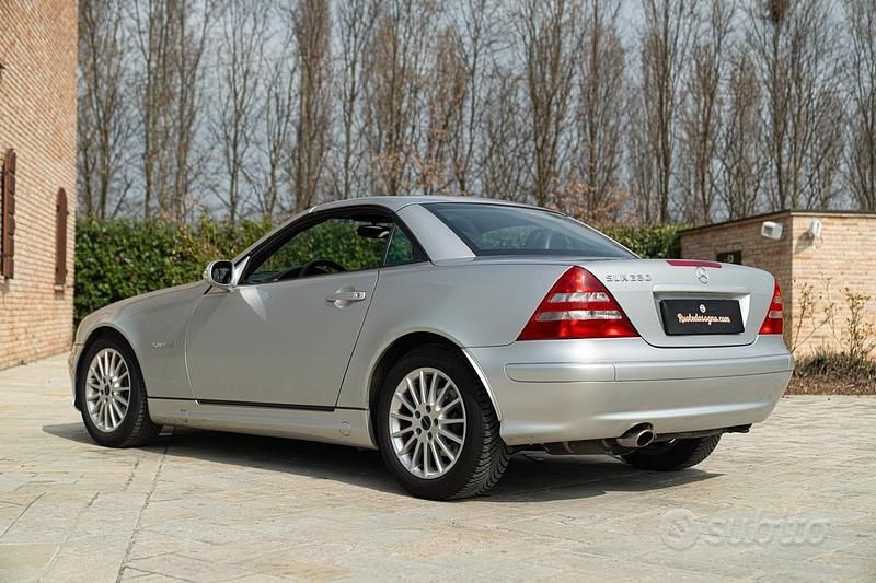 Usata Mercedes SLK230 268 CV (197 kW) 2002 Grigio Cabrio