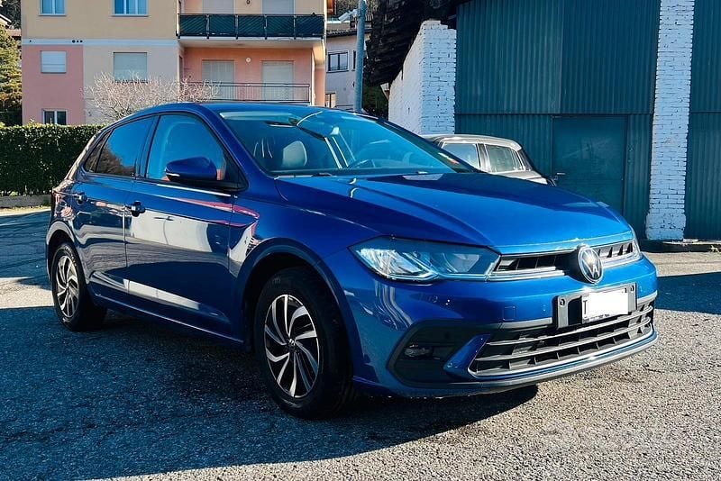 Blu Usata 2023 VW Polo Life Tre volumi | 14.850 € (Super prezzo) - Immagine 1/4