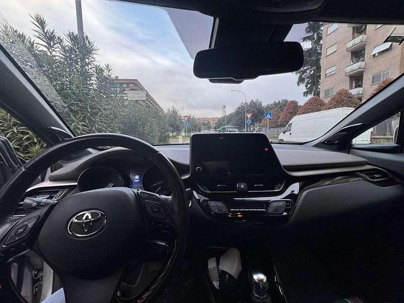 Usata Toyota C-HR Lounge 98 CV (72 kW) 2022 Argento SUV