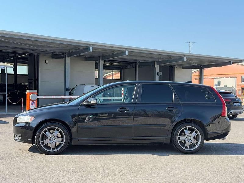 Usata Volvo V50 Momentum 180 CV (132 kW) 2007 Nero Station wagon