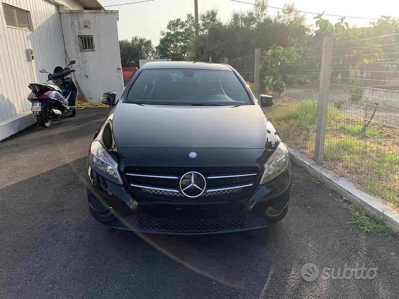 Usata Mercedes A180 109 CV (80 kW) 2014 Nero Utilitaria