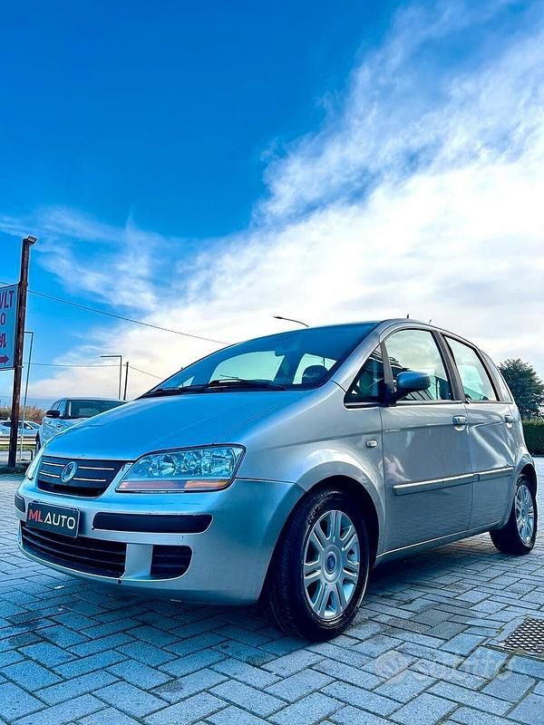 Usata Fiat Idea Emotion 70 CV (51 kW) 2004 Grigio Monovolume