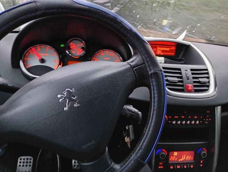 Gebraucht Peugeot 207 95 PS (69 kW) 2011 Limousine