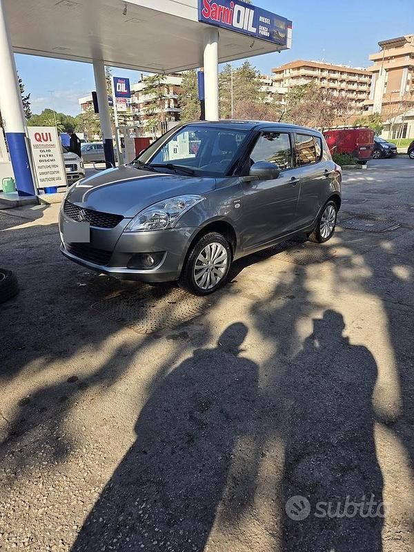 Begagnad Suzuki Swift 75 HK (55 kW) 2011 Grå Halvkombi