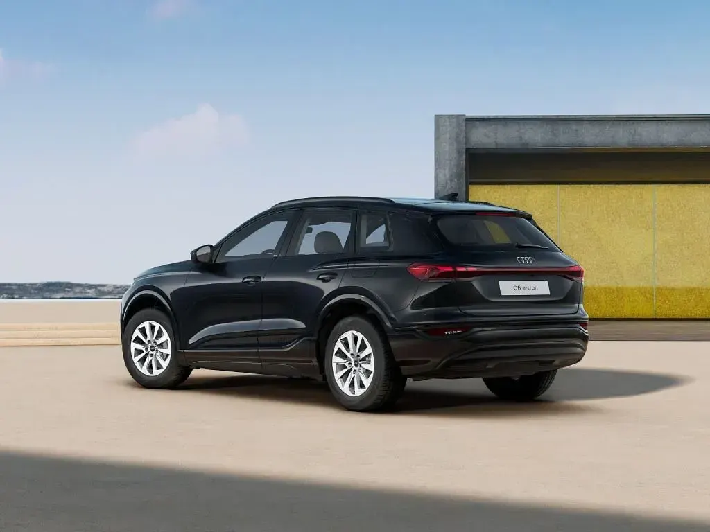 Nuova Audi Q6 e-tron Advanced 225 kW (306 CV) 2026 Nero mito metallizzato SUV