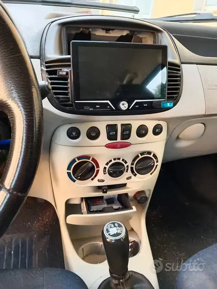 Usata Fiat Punto 69 CV (50 kW) 2004 Bluazzurro Utilitaria