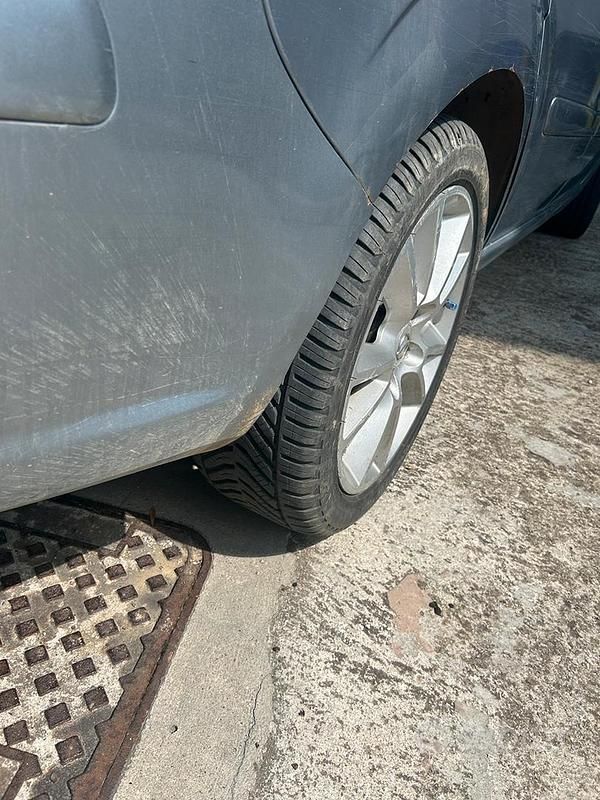 Blu Usata 2006 Opel Zafira Monovolume | 1300 € - Immagine 1/4